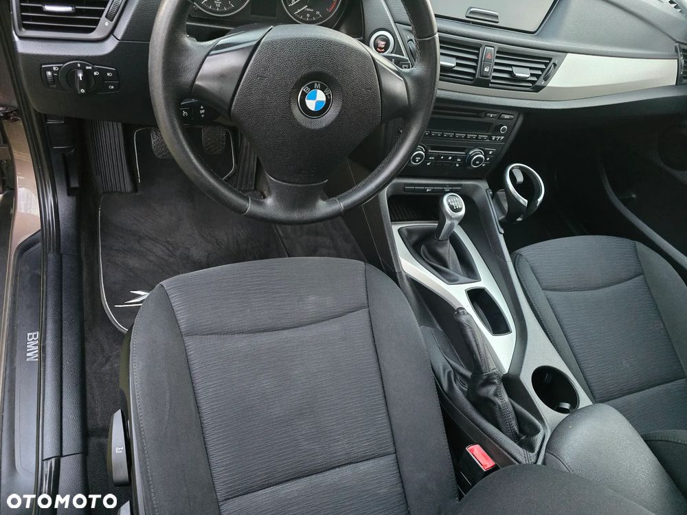 BMW X1 sDrive18d xLine - 24