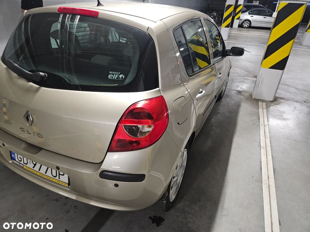 Renault Clio 1.4 16V Authentique - 7