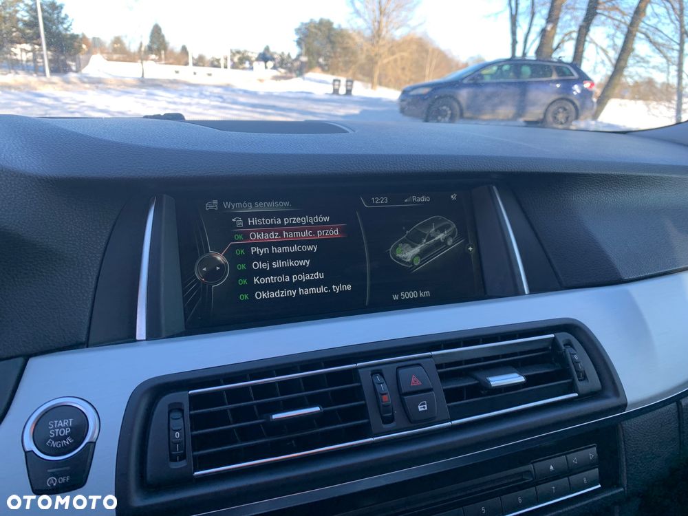 BMW Seria 5 520d xDrive - 10