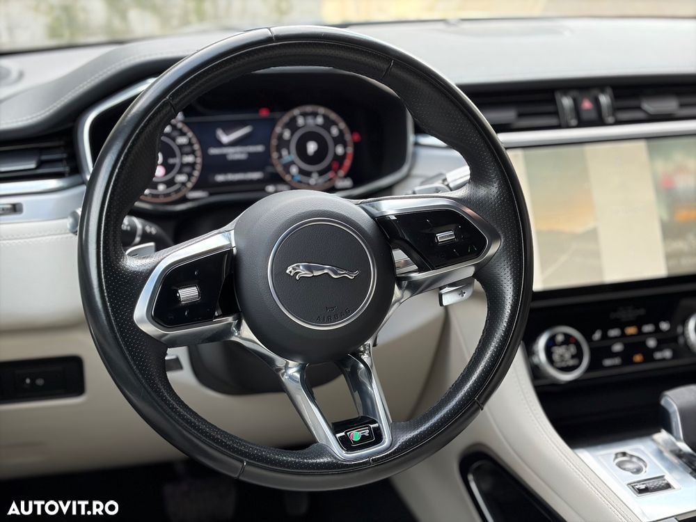 Jaguar F-Pace P250 AWD R-Dynamic SE - 8