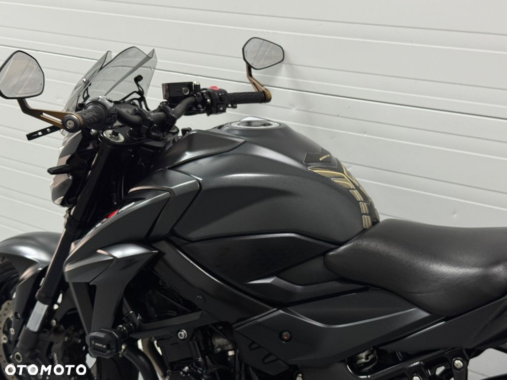 Suzuki GSX - 22