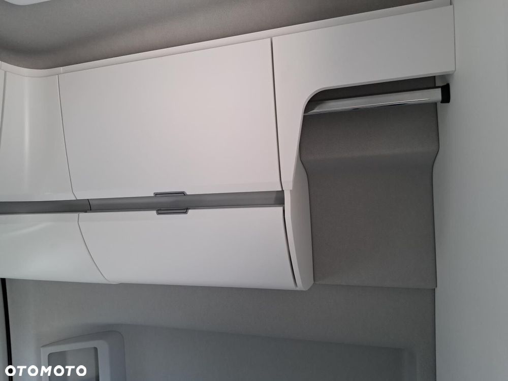 Volkswagen Grand California Grand California 600 DMC 3500kg silnik: 2,0 l TDI EURO VI-e SCR / 163KM/skrzynia biegów: Przedni napęd automatyczna 8-biegowa rozstaw osi: 3640 mm - 36