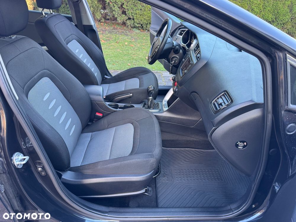 Kia Ceed 1.4 CVVT SW Fifa World Cup Edition - 25