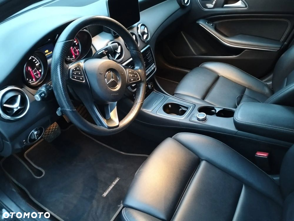 Mercedes-Benz GLA 250 4-Matic AMG Line - 10