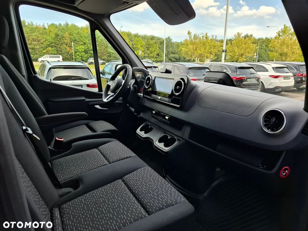 Mercedes-Benz Sprinter 319 CDI Furgon SELECT długi 4325 mm L3H2 - 19