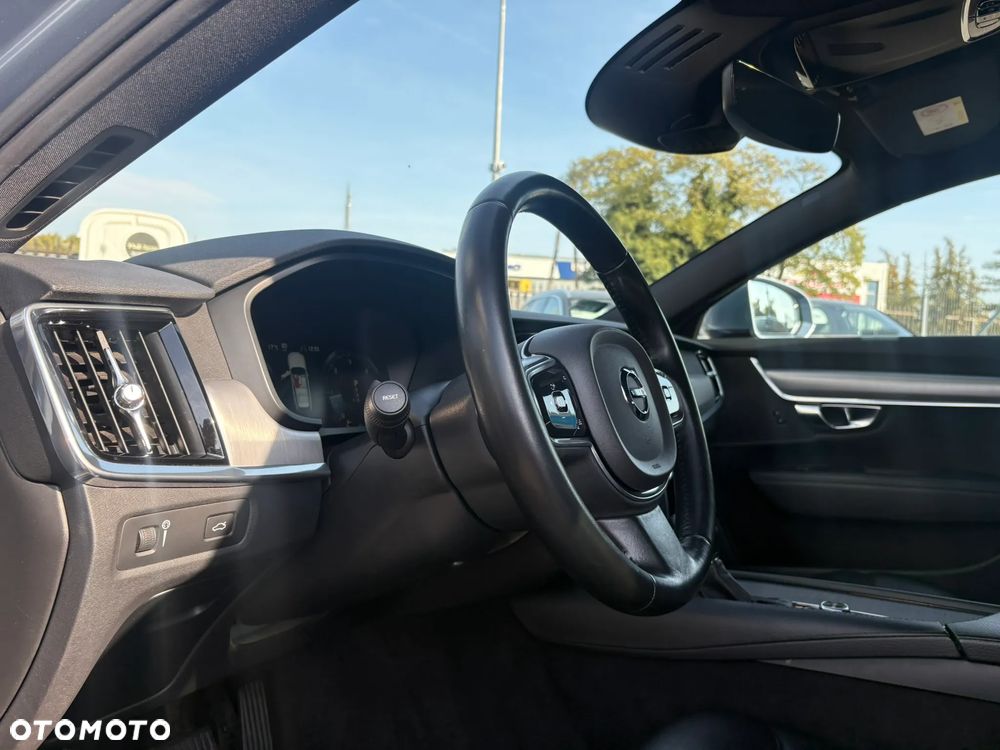 Volvo V90 D4 Momentum - 10