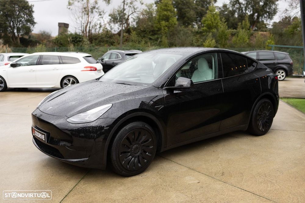Tesla Model Y Standard RWD - 5