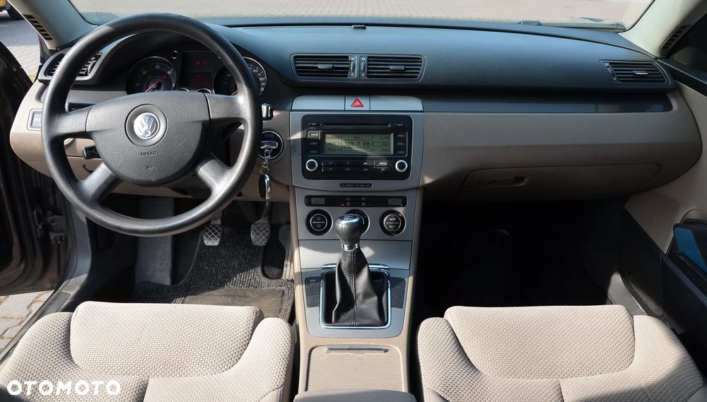 Volkswagen Passat - 9