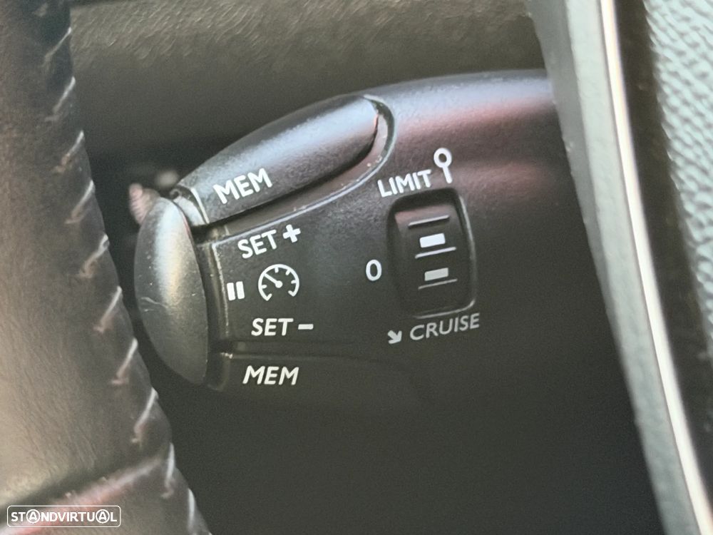 Peugeot 208 1.2 PureTech Style - 9
