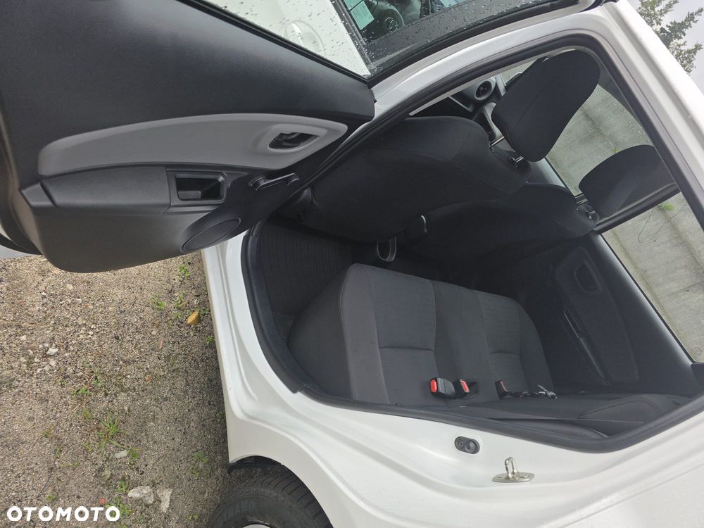 Toyota Yaris 1.0 Active EU6 - 15