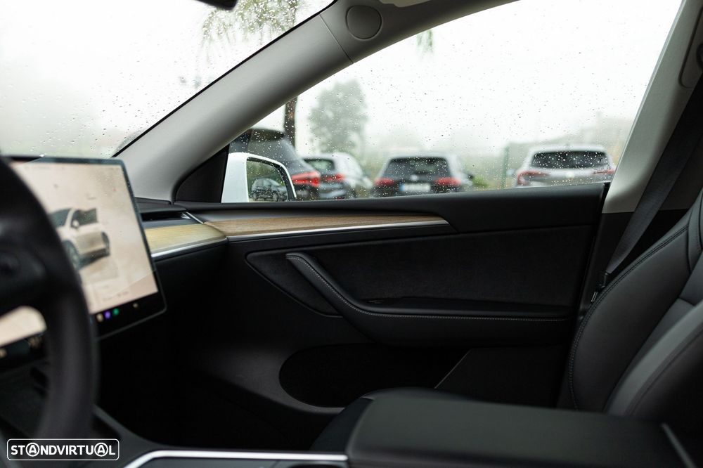 Tesla Model Y Standard RWD - 20