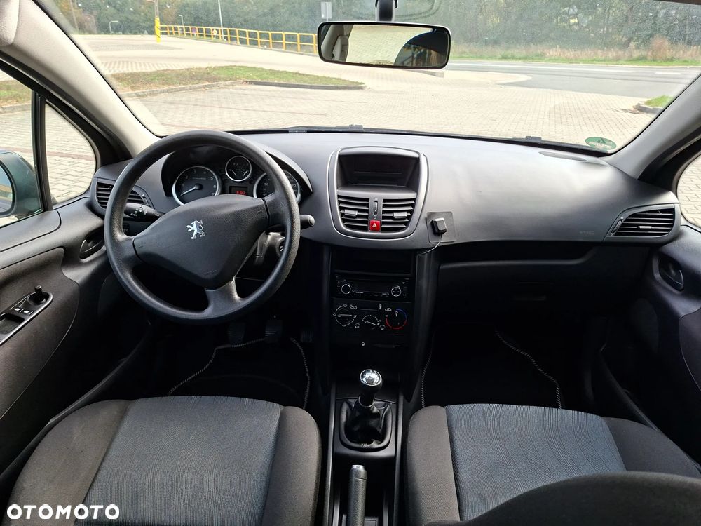Peugeot 207 - 17