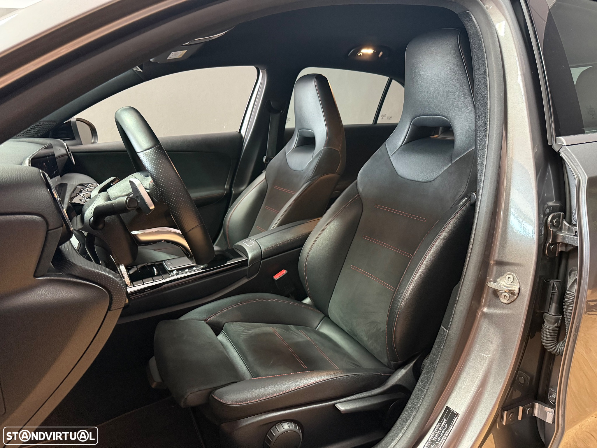 Mercedes-Benz A 250 e AMG Line - 14