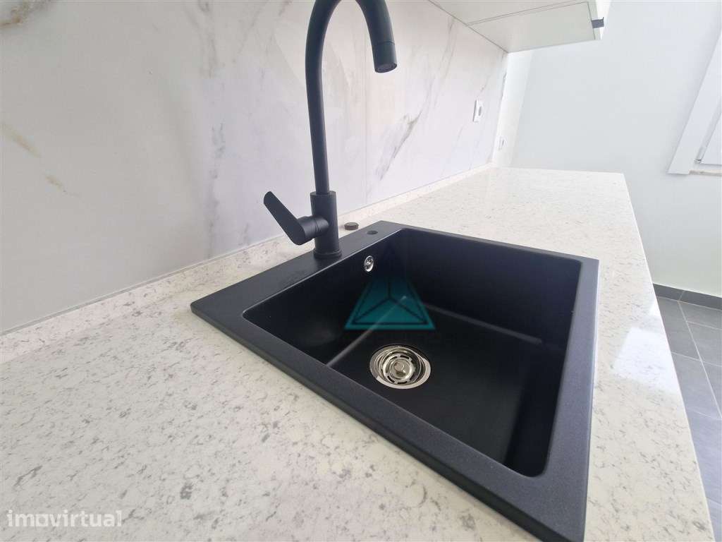T2 TOTALMENTE REMODELADO NO BARREIRO - Grande imagem: 2/15