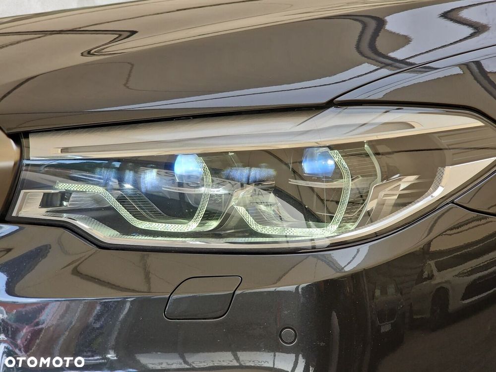 BMW Seria 5 M550i xDrive - 39