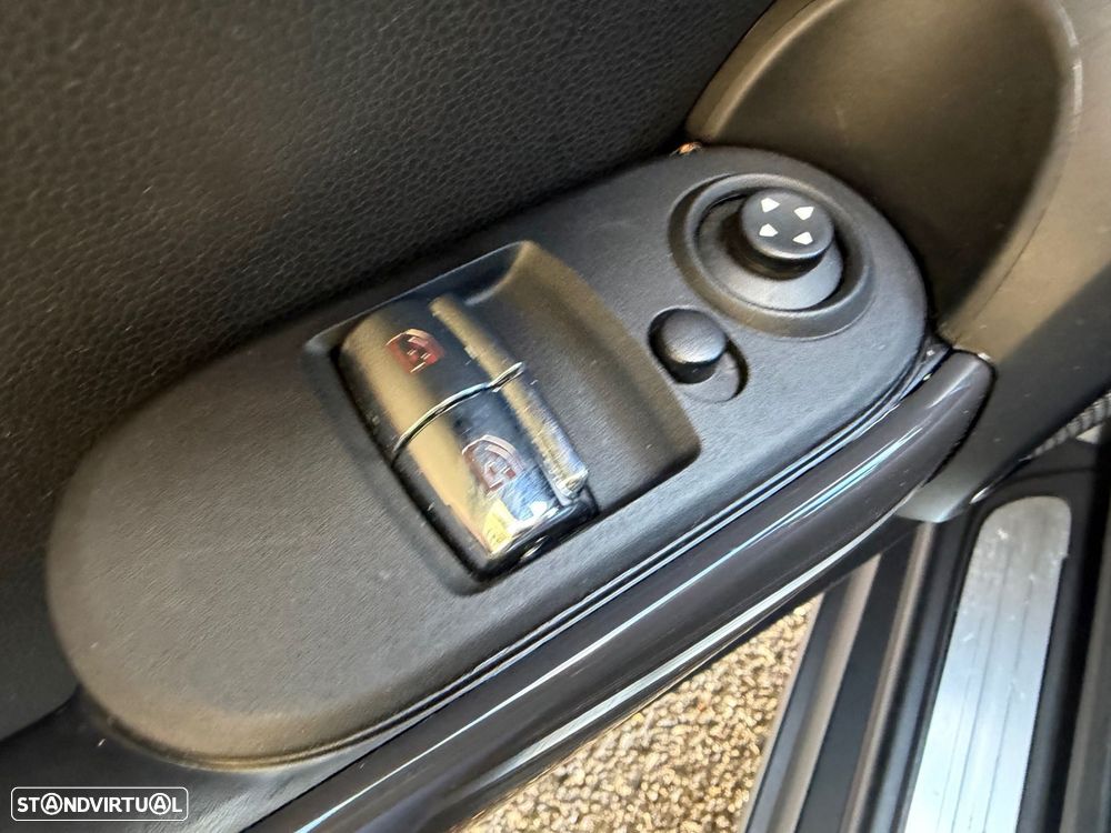 MINI 3 Portas One - 23