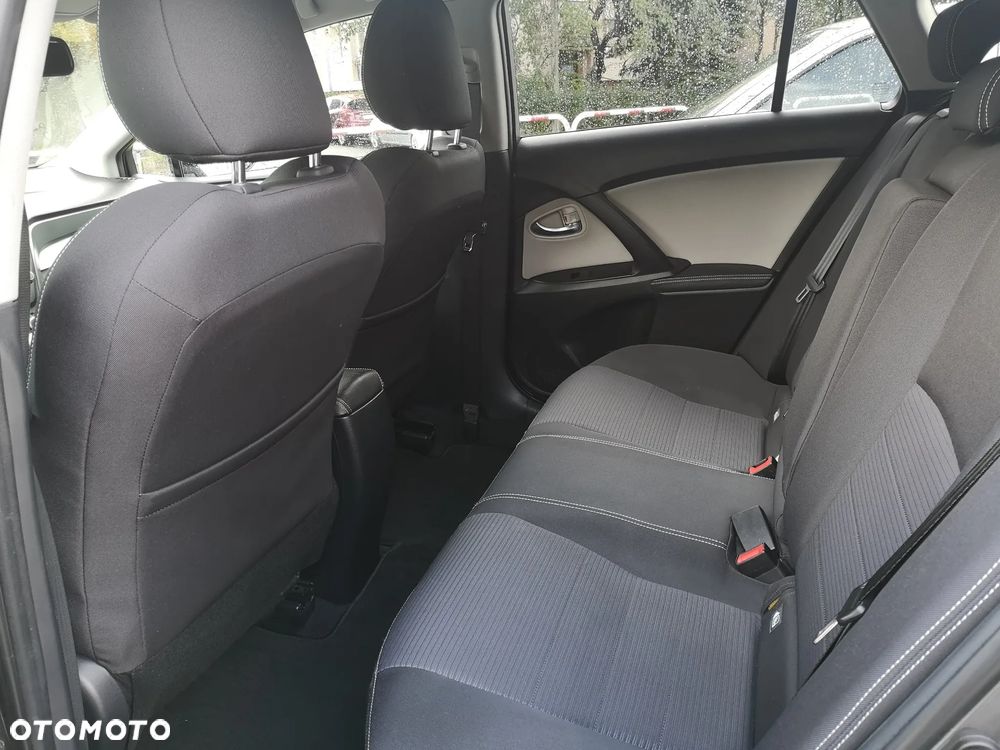Toyota Avensis 2.0 D-4D Premium - 10