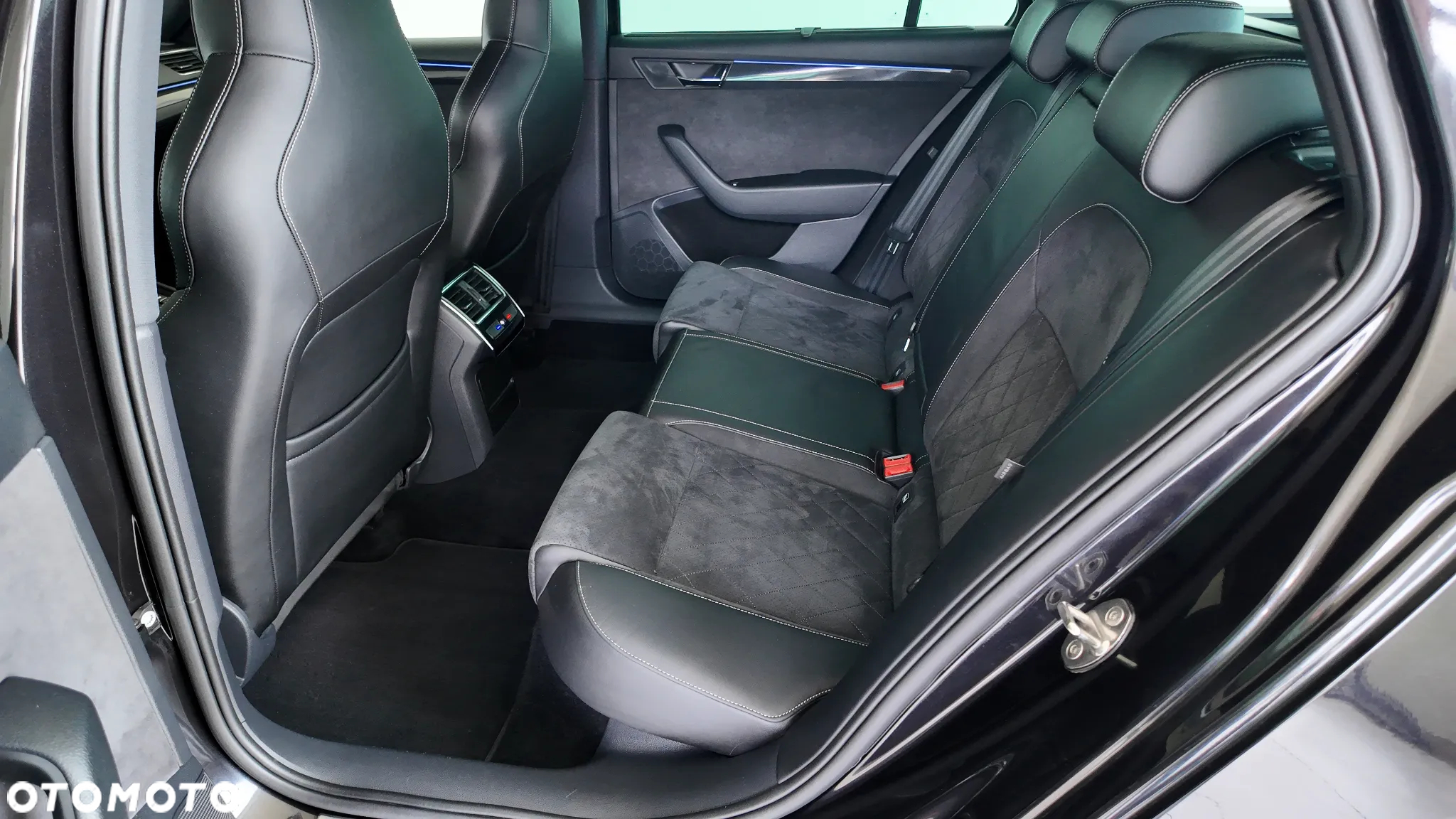 Skoda Superb Combi 2.0 TSI 4x4 DSG SportLine - 15