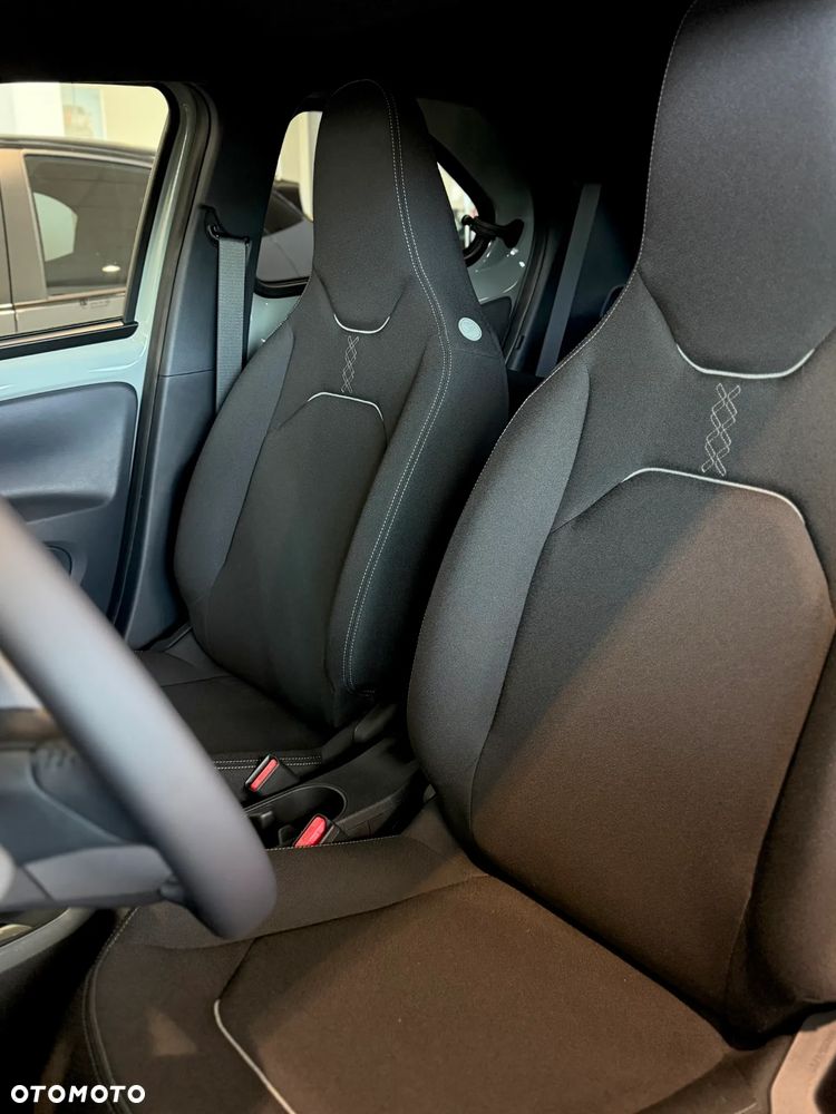 Toyota Aygo X Hybrid 1.5 Style e-CVT - 4