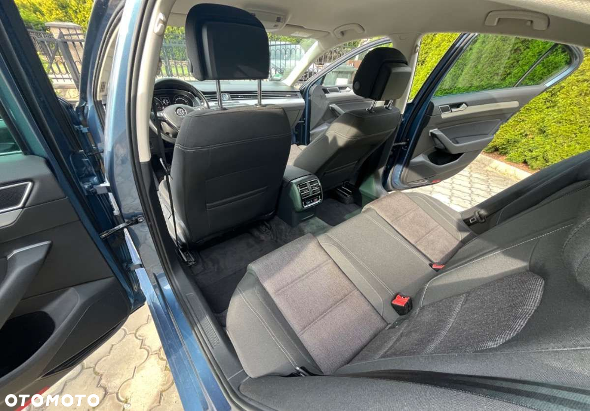 Volkswagen Passat - 25