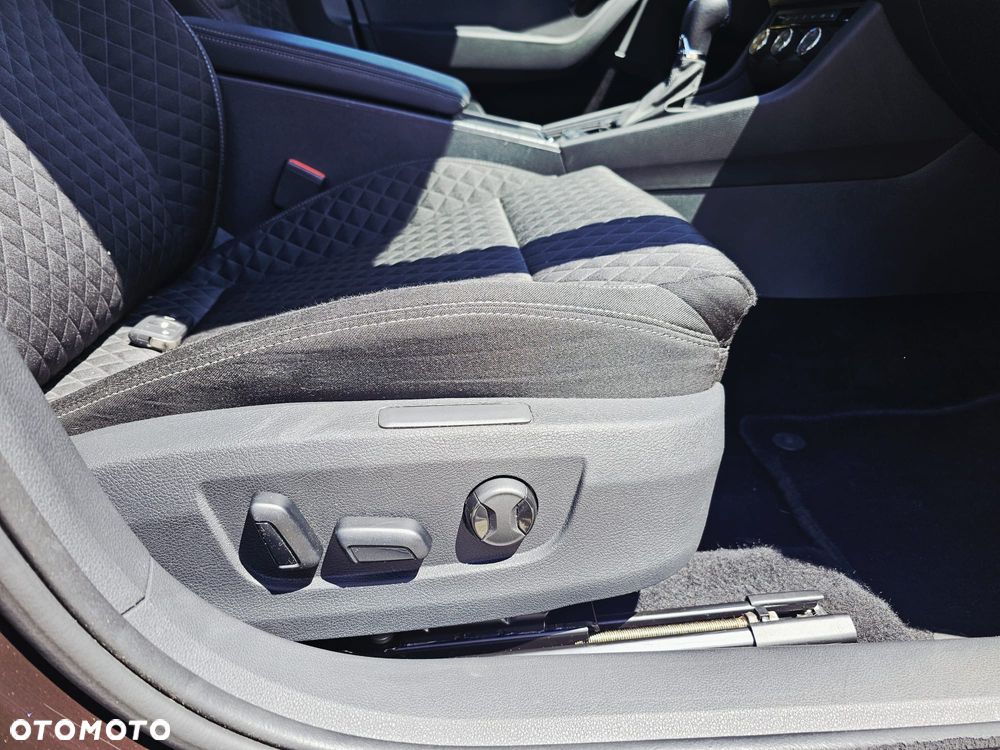 Skoda Superb 2.0 TDI DSG Ambition - 26