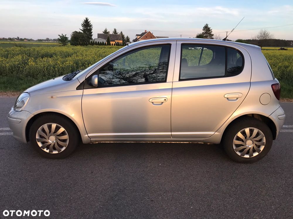 Toyota Yaris 1.4 D-4D Base - 8
