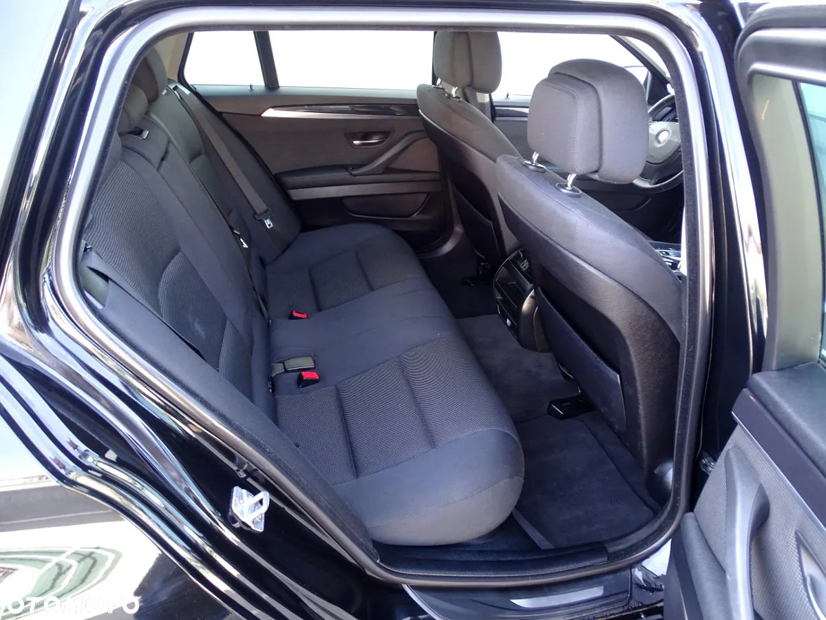 BMW Seria 5 528i xDrive - 15
