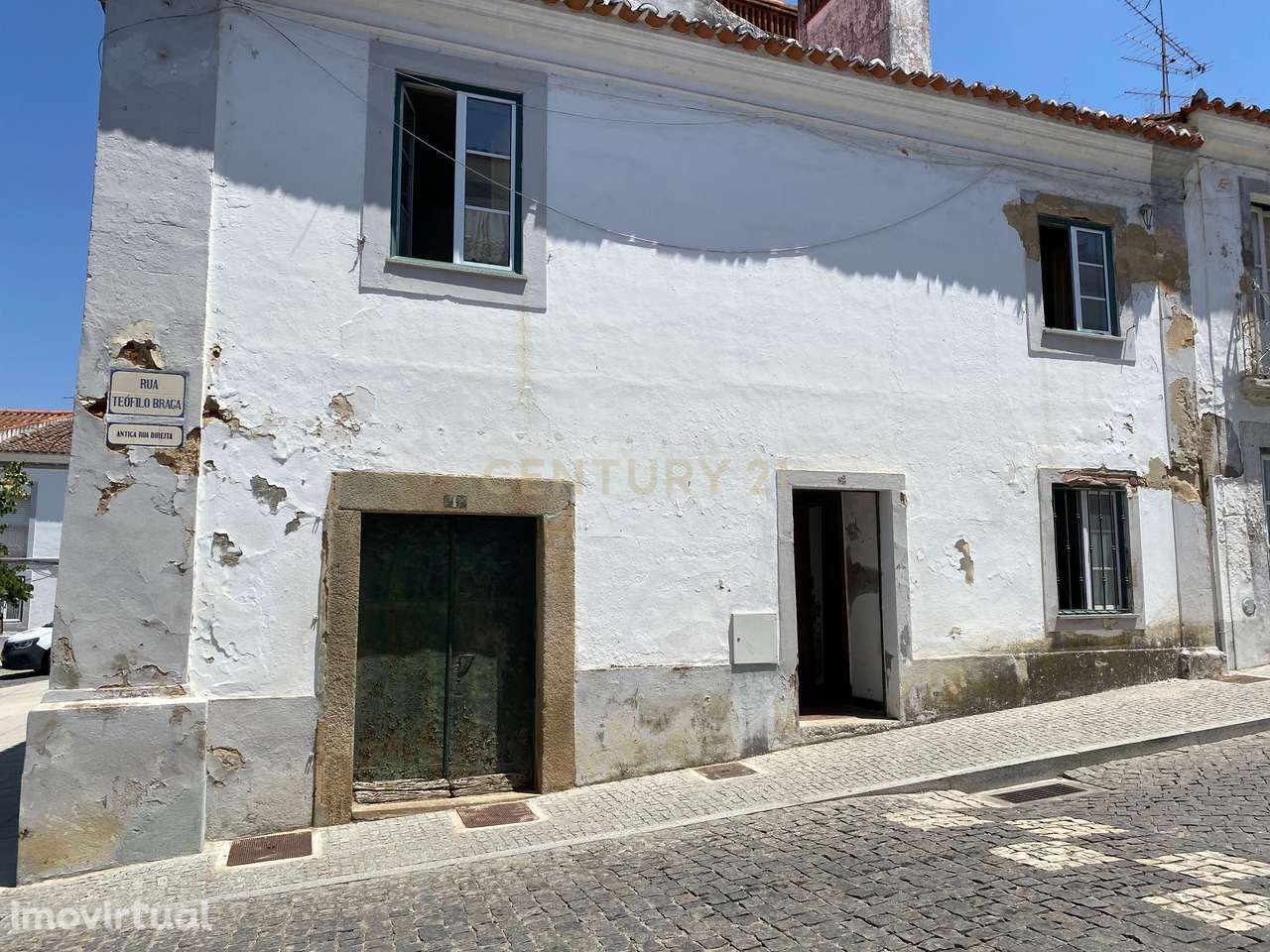 MONTEMOR-O-NOVO - Moradia que carece de obras. - Grande imagem: 3/23