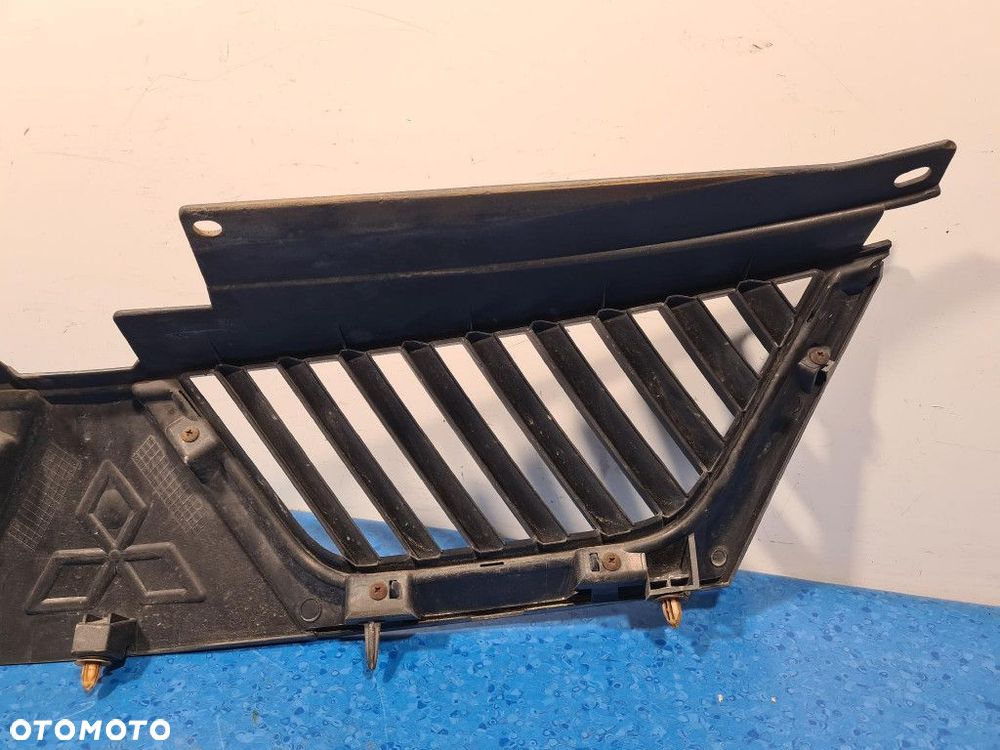 MITSUBISHI OUTLANDER II ATRAPA / GRILL A31E - 9