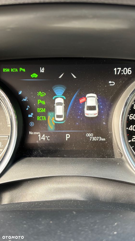 Toyota Camry 2.5 Hybrid Executive CVT - 17