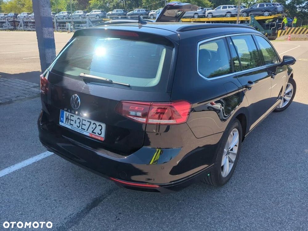Volkswagen Passat - 4