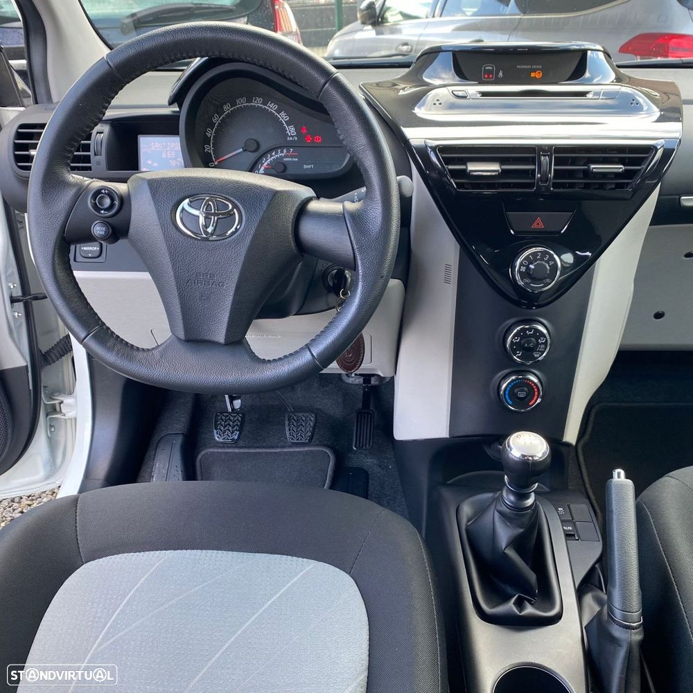Toyota iQ 1.0 VVT-i 2 - 5