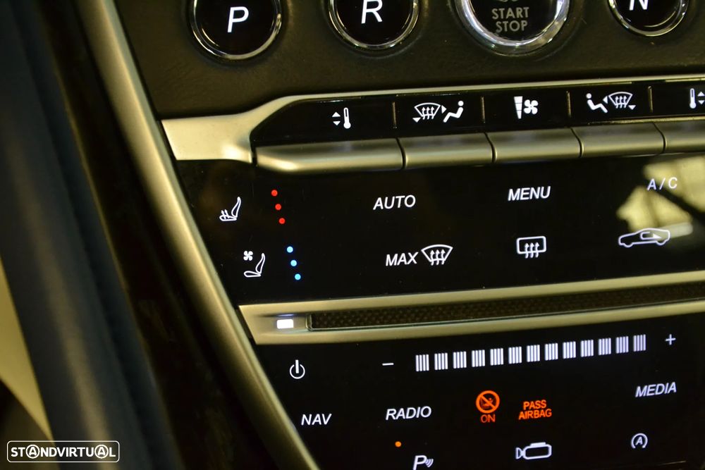 Aston Martin DB11 Coupé V12 Auto - 32