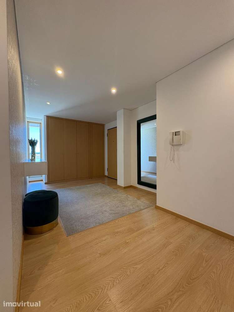 Apartamento T3 (recuado) com 56m2 de terraço, no centro da Trofa - Grande imagem: 4/26