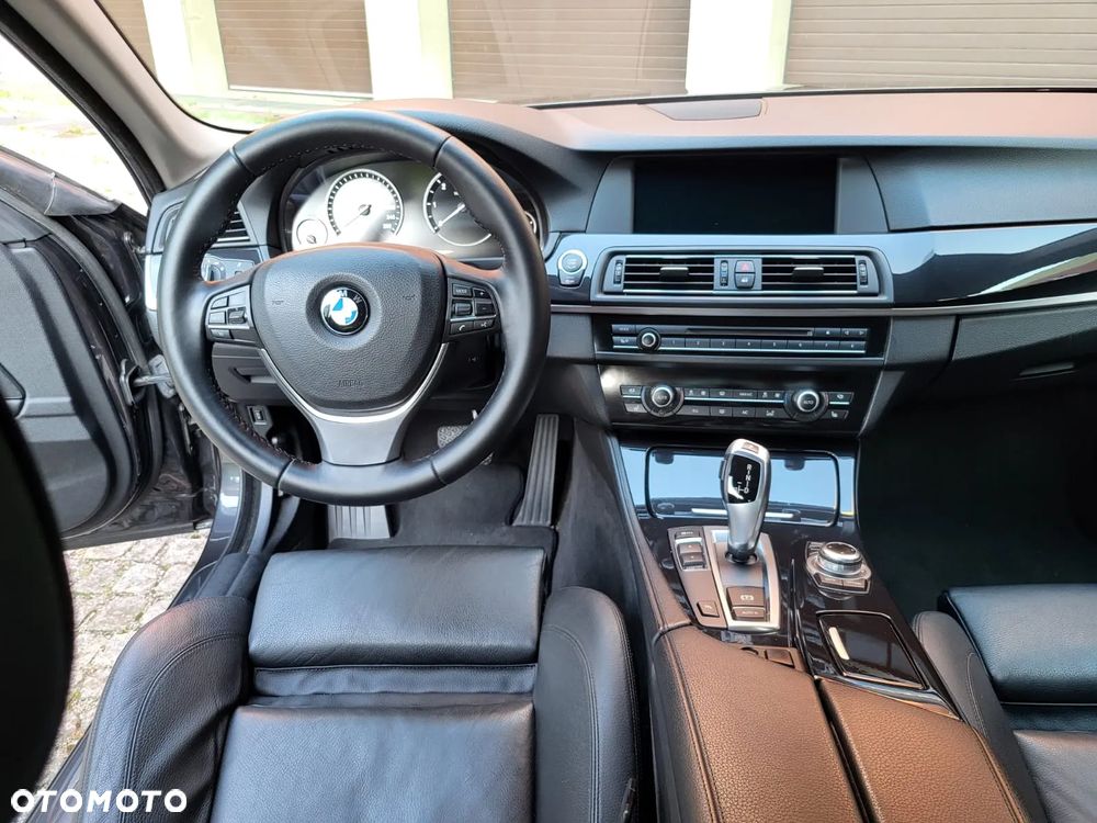 BMW Seria 5 520d Touring Luxury Line - 9
