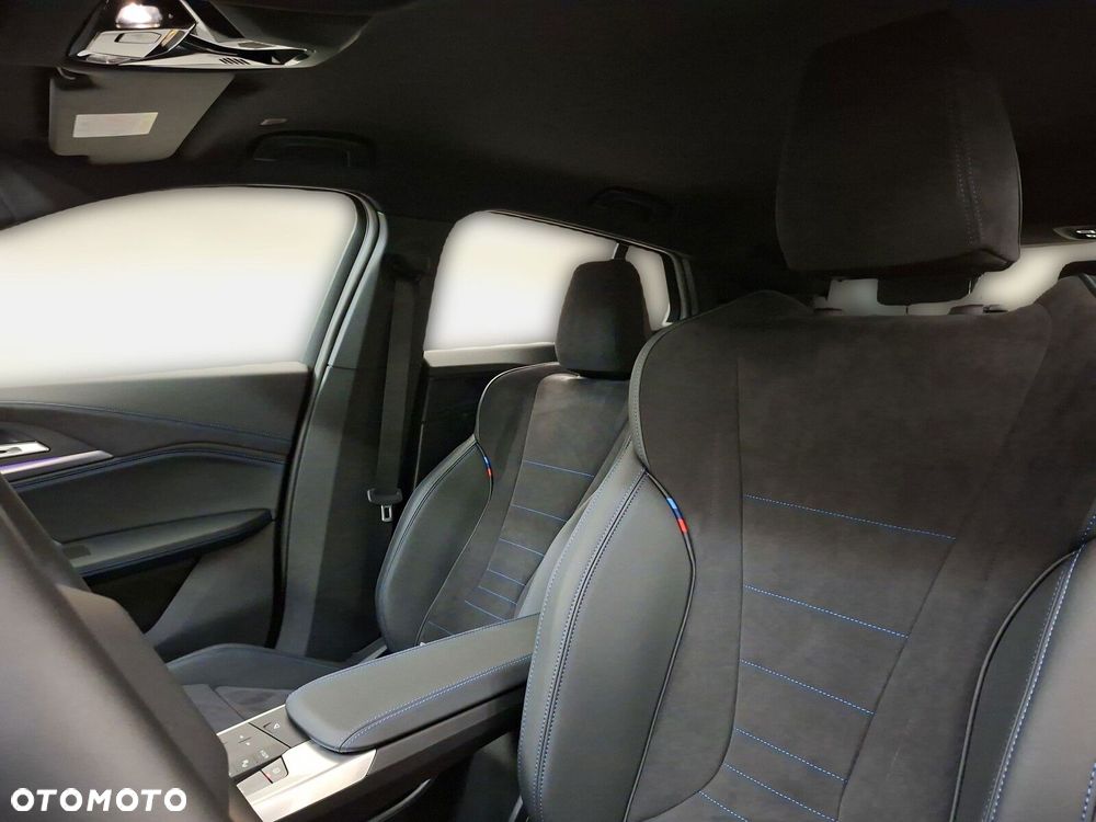 BMW iX2 eDrive20 66.5kWh M Sport Edition - 13