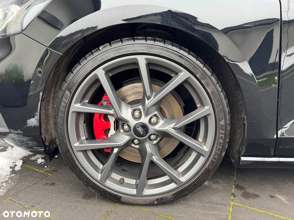 Ford Focus 2.3 EcoBoost ST - 35