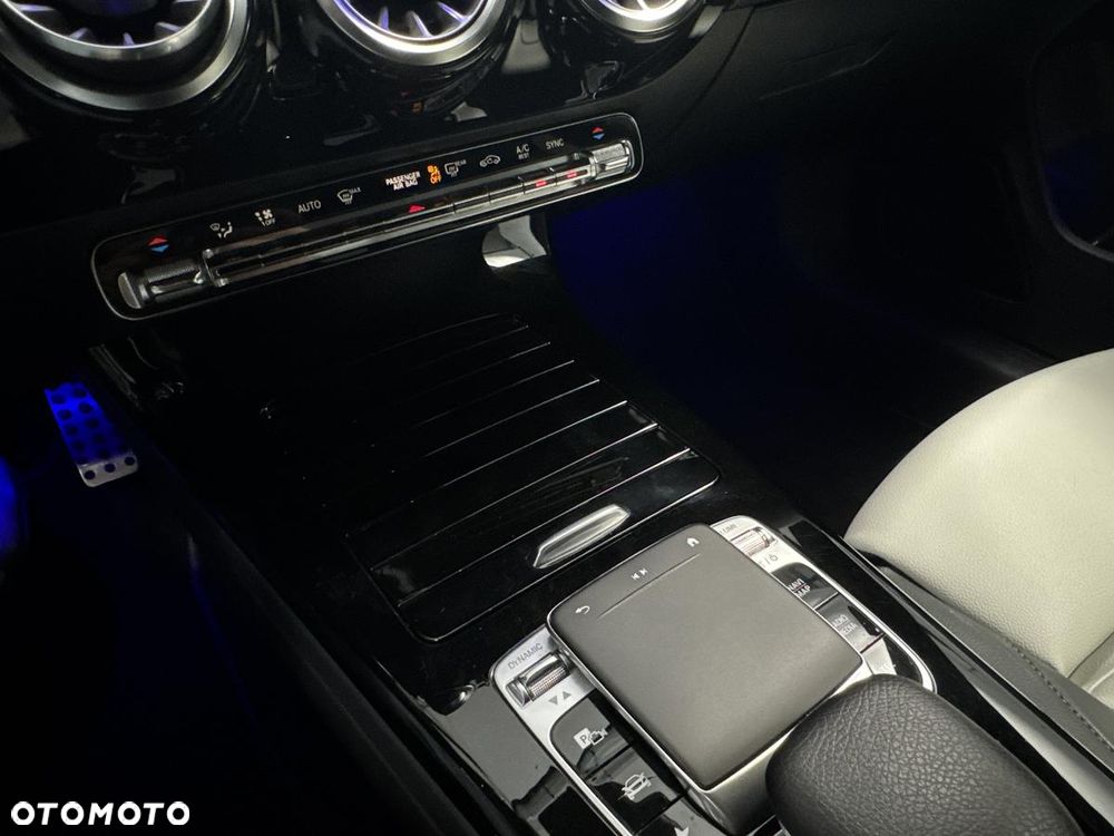 Mercedes-Benz CLA 220 AMG Line 7G-DCT - 21