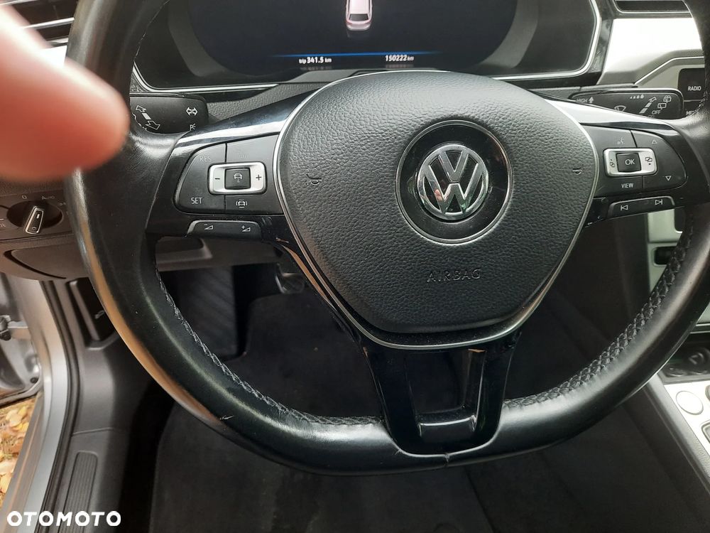 Volkswagen Passat 2.0 TDI SCR Comfortline - 23