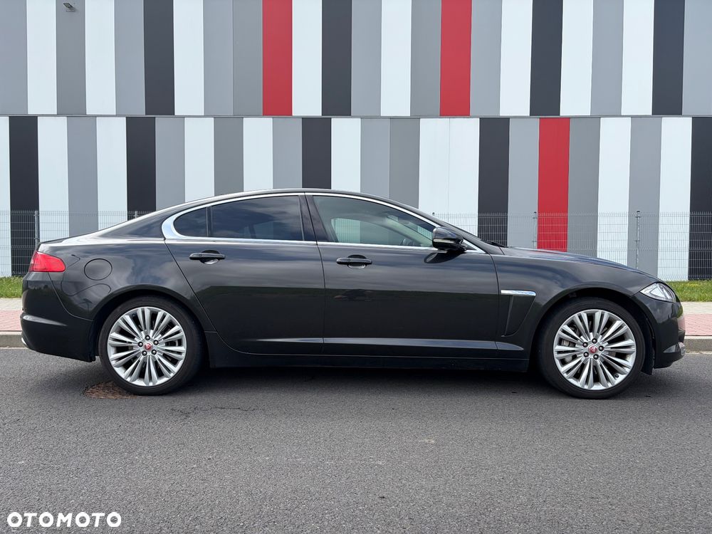 Jaguar XF 3.0 T AWD Luxury - 4