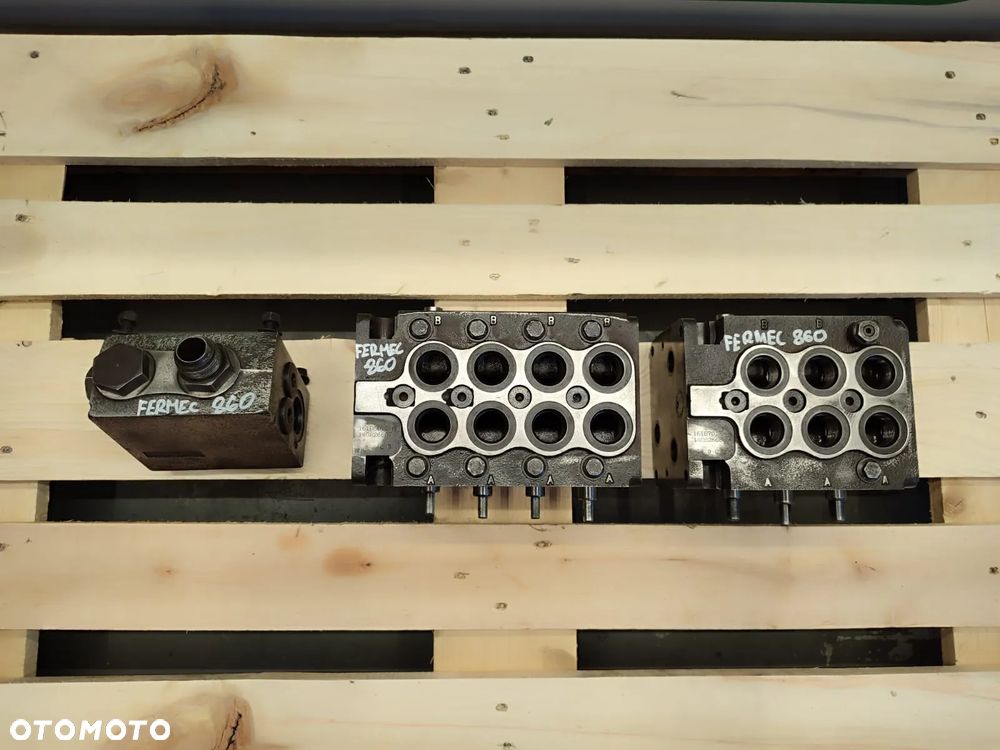 Blok hydrauliczny 161B7017 140A26687 161B5001 Fermec 860 - 2