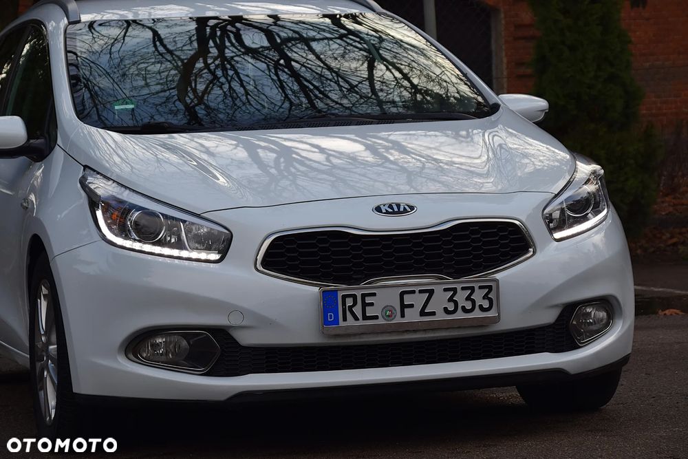 Kia Ceed 1.6 CRDi 128 Fifa World Cup Edition - 14