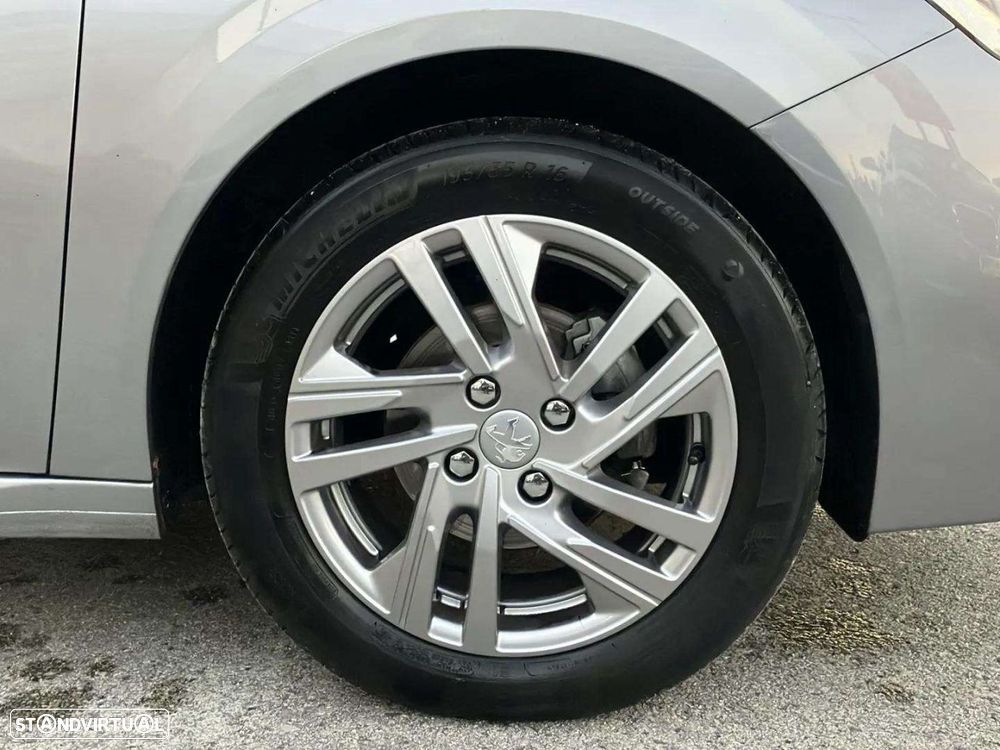 Peugeot 208 1.2 PureTech Active Pack - 17