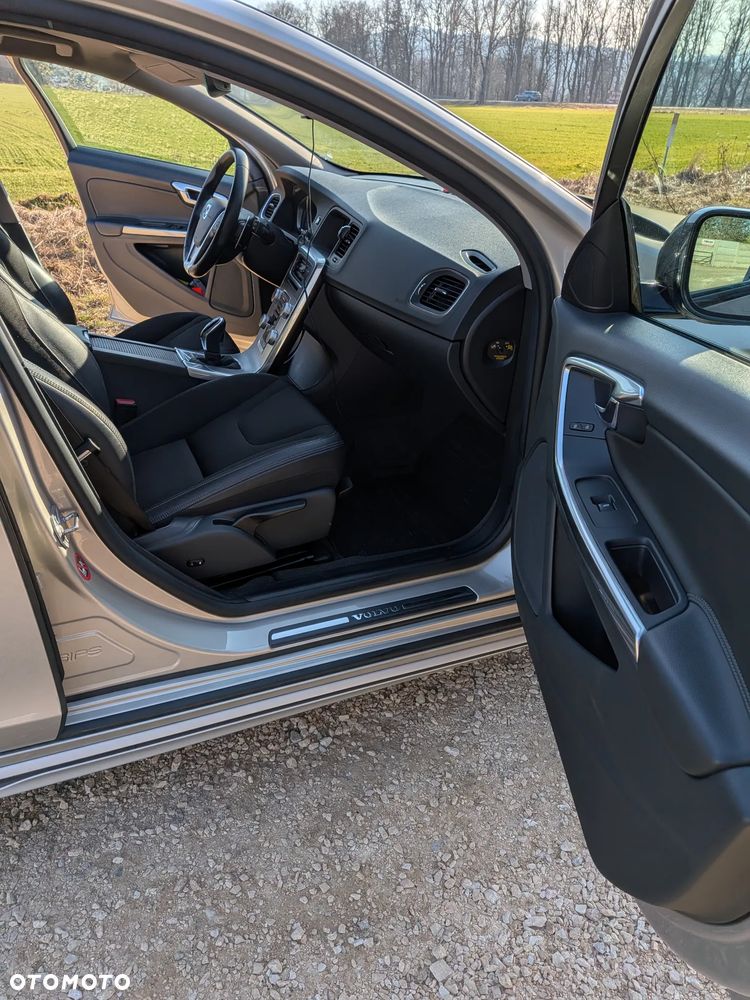 Volvo V60 Cross Country T5 Geartronic Momentum - 24