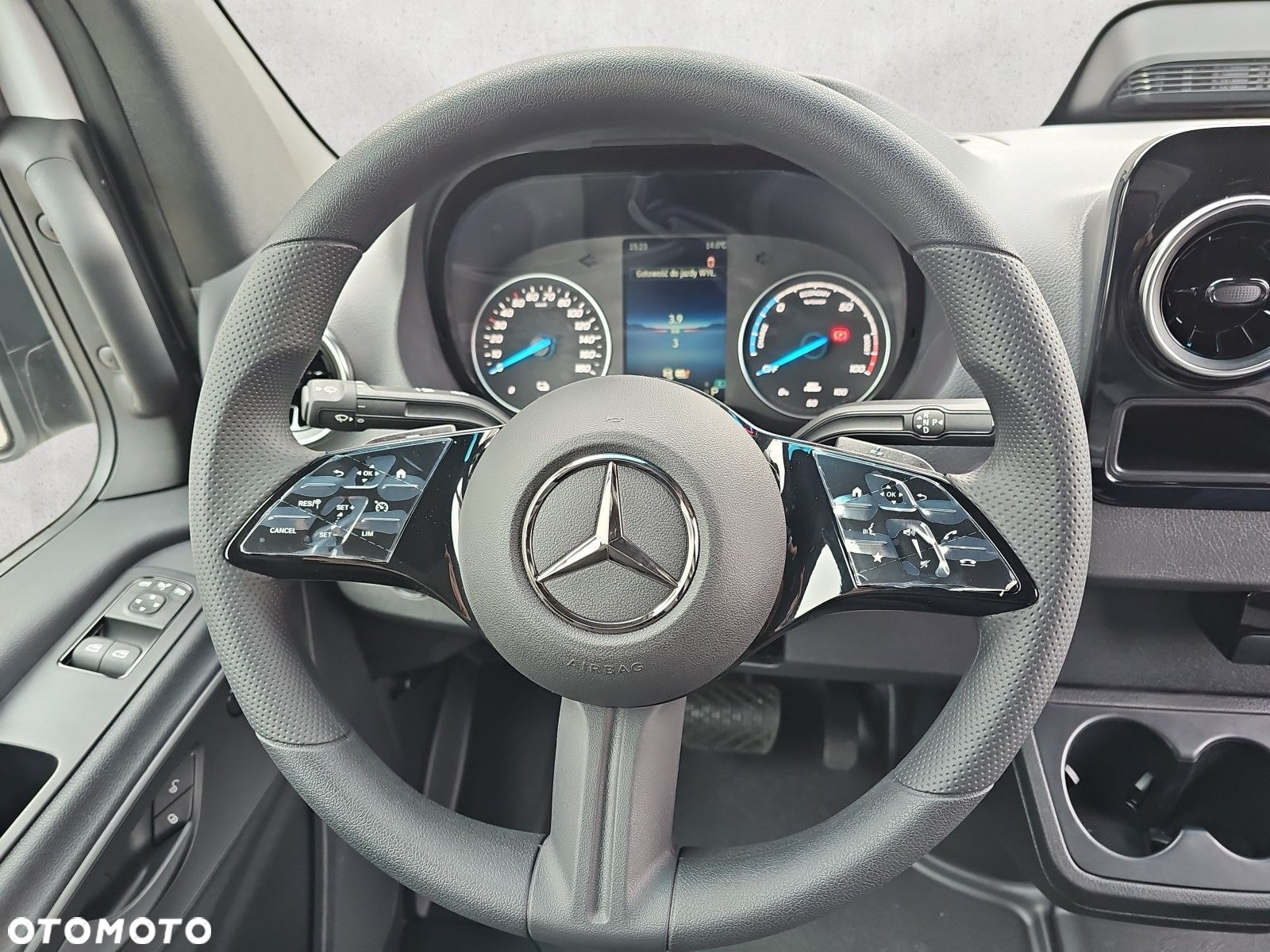 Mercedes-Benz Sprinter 320 e - 13