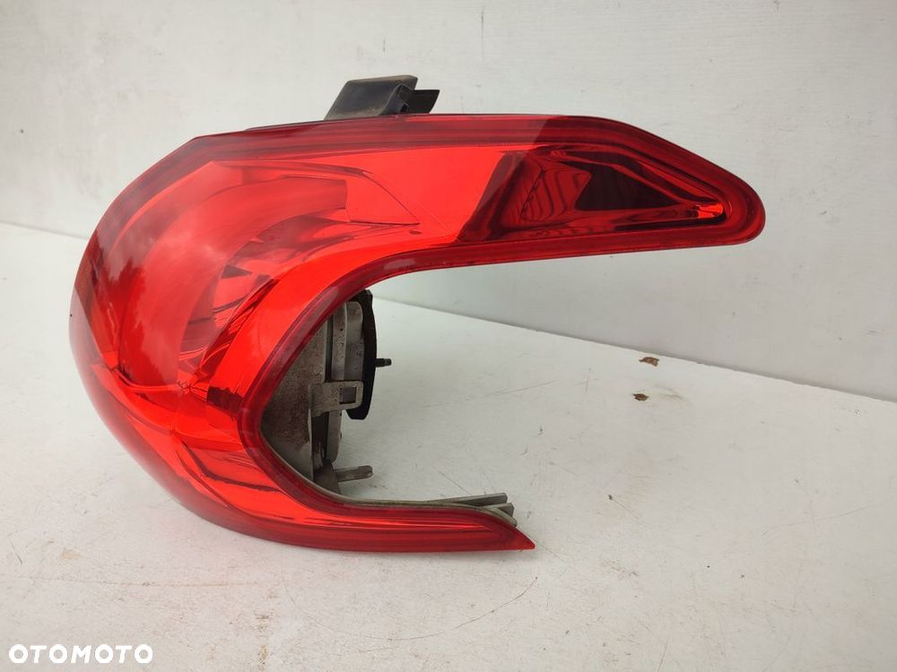 Lampa prawy tył w błotnik PEUGEOT 2008 I 13-16 EUROPA ORYGINAŁ - 1