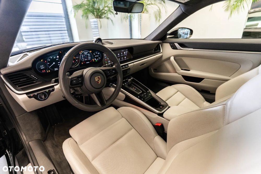 Porsche 911 Carrera 4S - 8