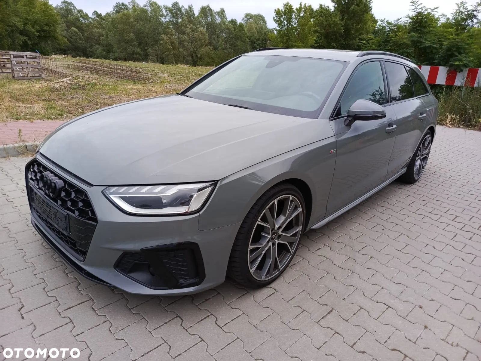 Audi A4 - 1