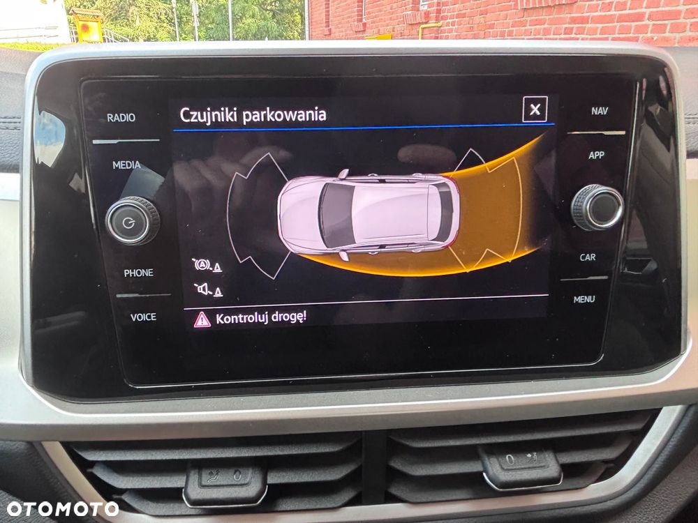 Volkswagen T-Roc - 12