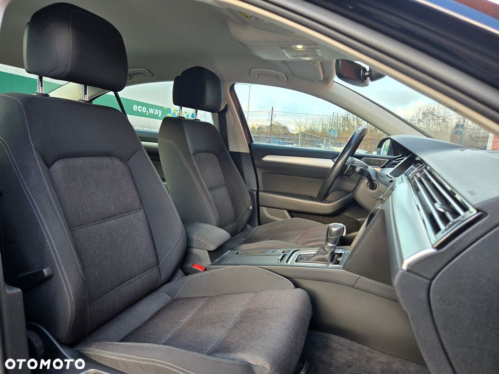 Volkswagen Passat - 22